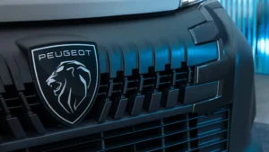 mondial de l auto 2024 peugeot utilitaire boxer e boxer detail pare choc avant logo 1024x578 1