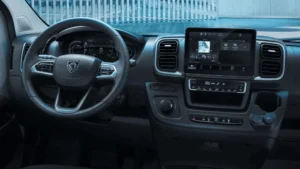 mondial de l auto 2024 peugeot utilitaire boxer e boxer interieur poste de pilotage 1024x578 1