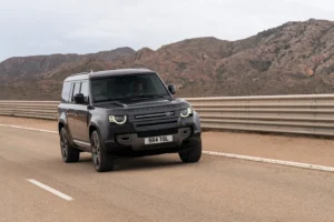 DEF 130 V8 25MY 080524 03 DYNAMIC