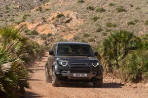 DEF 130 V8 25MY 080524 05 DYNAMIC