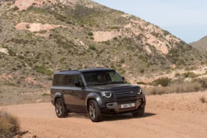 DEF 130 V8 25MY 080524 07 DYNAMIC