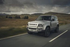 LR DEF 90 P300 INDUS SILVER DRIVING 281020 002 0