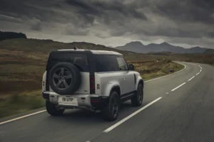 LR DEF 90 P300 INDUS SILVER DRIVING 281020 05 0