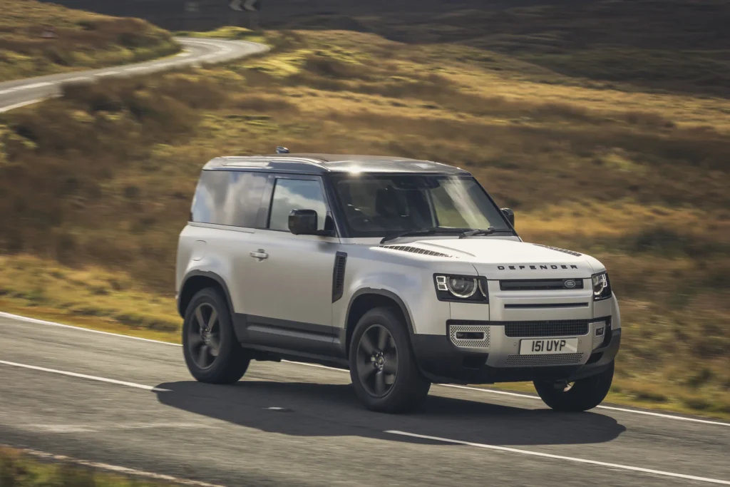 LR DEF 90 P300 INDUS SILVER DRIVING 281020 10 0