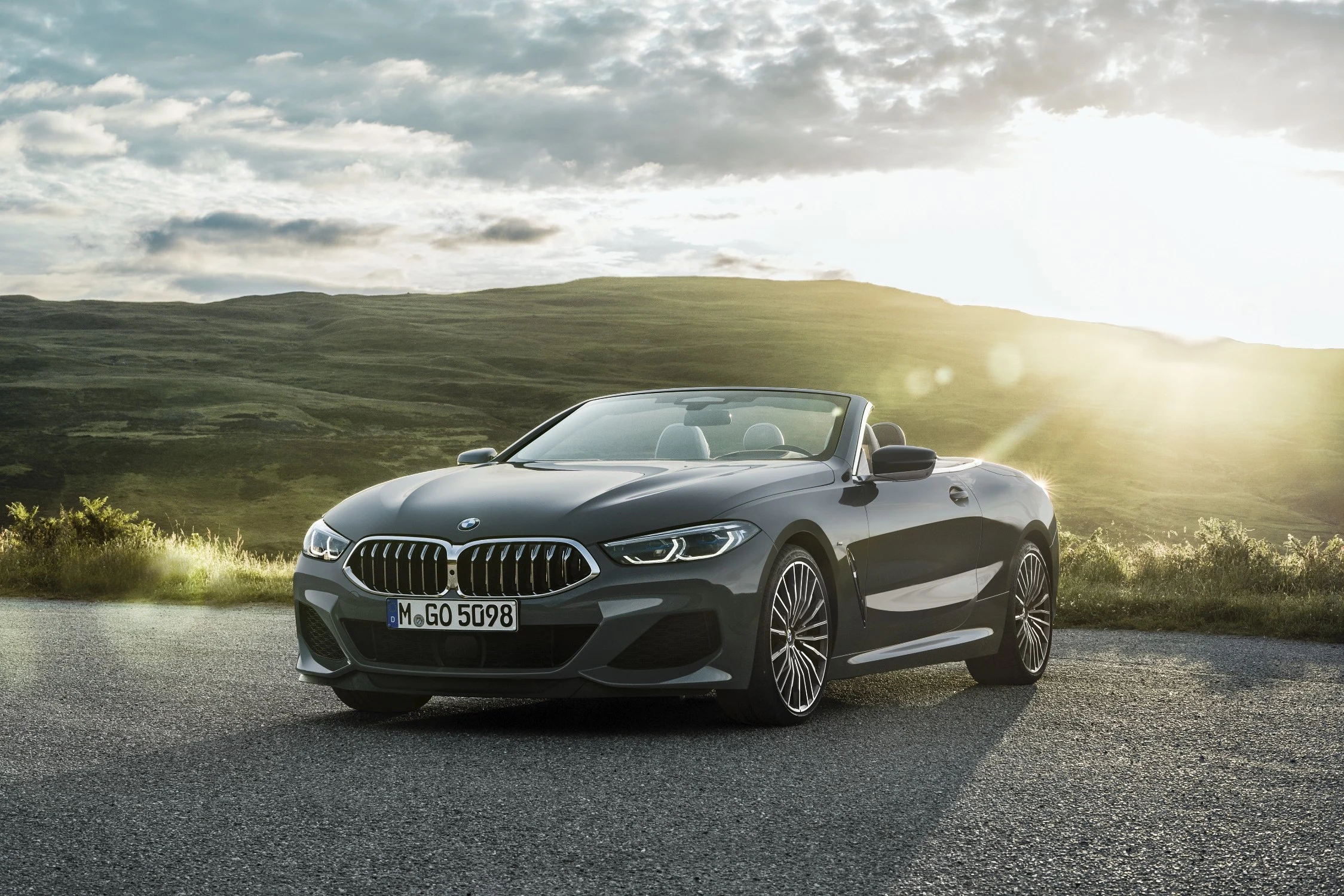 P90327648_lowRes_the-new-bmw-8-series