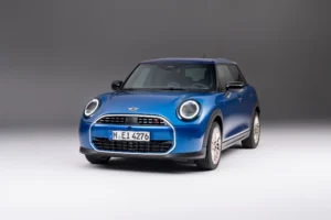 P90553903 lowRes mini cooper s 5 door