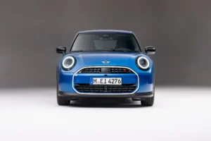P90553904 lowRes mini cooper s 5 door