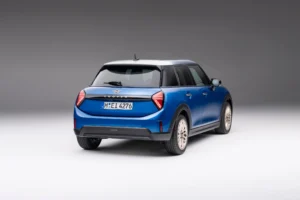 P90553907 lowRes mini cooper s 5 door