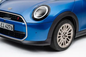 P90553910 lowRes mini cooper s 5 door