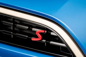 P90553912 lowRes mini cooper s 5 door