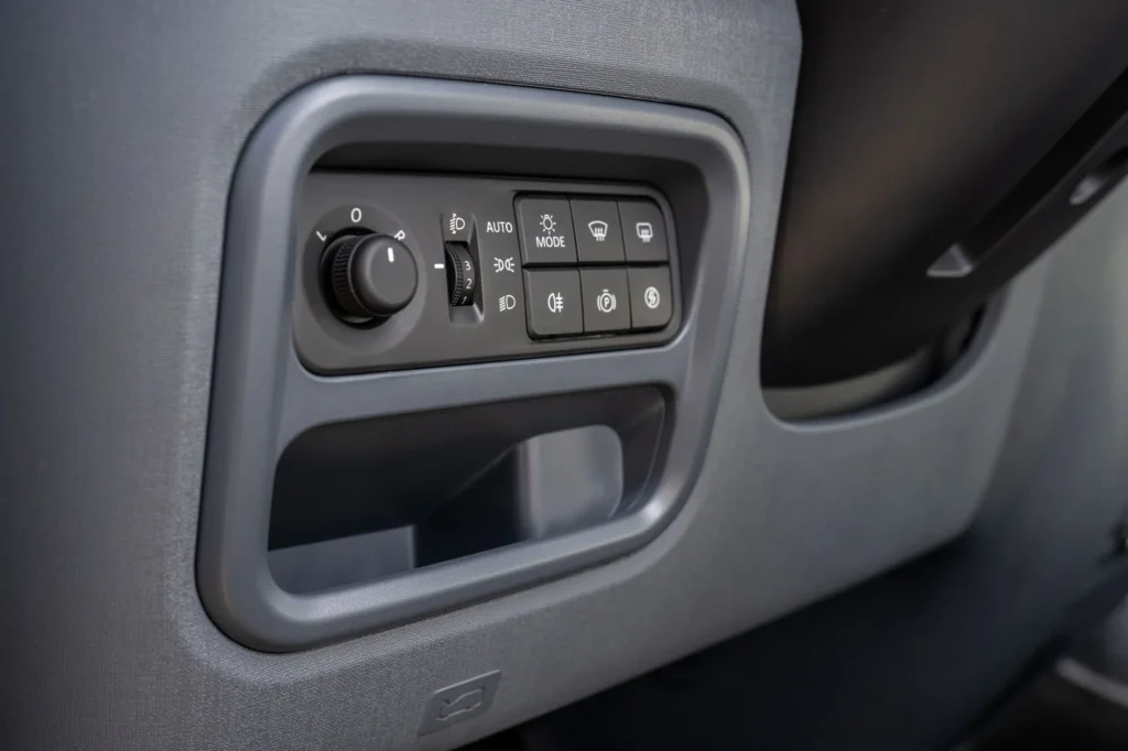 maxus edeliver5 interior buttons 2000 1333
