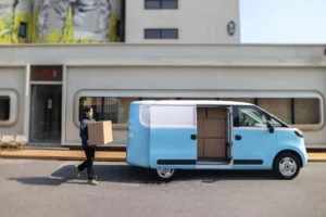 maxus edeliver5 pv l2h2 white blue rightsideview open side door 2500x1668 car