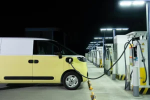 maxus edeliver5 witgeel charging car 2000x1333 1