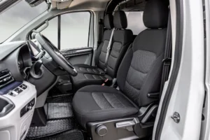 maxus edeliver7 wit cockpit view2 2000x1334 car