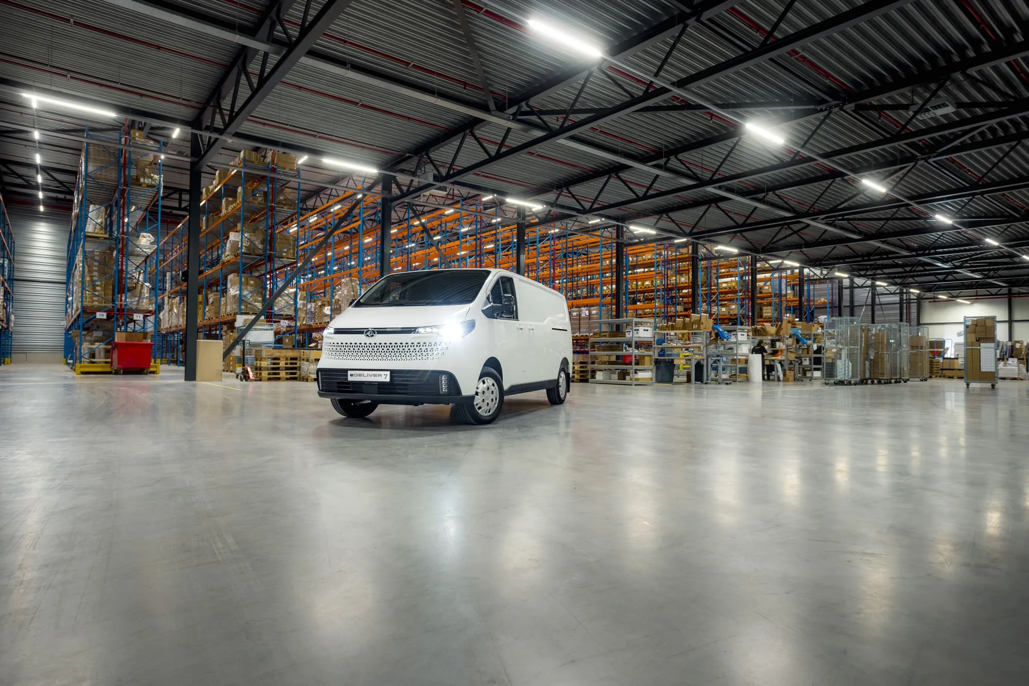 maxus edeliver7 wit in magazijn  2000x1334 car web