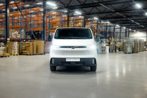 maxus edeliver7 wit in magazijn vooraanzicht 2000x1334 car web