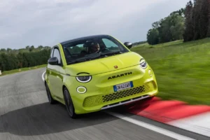 Abarth 500e 05 2023 DR 01 3